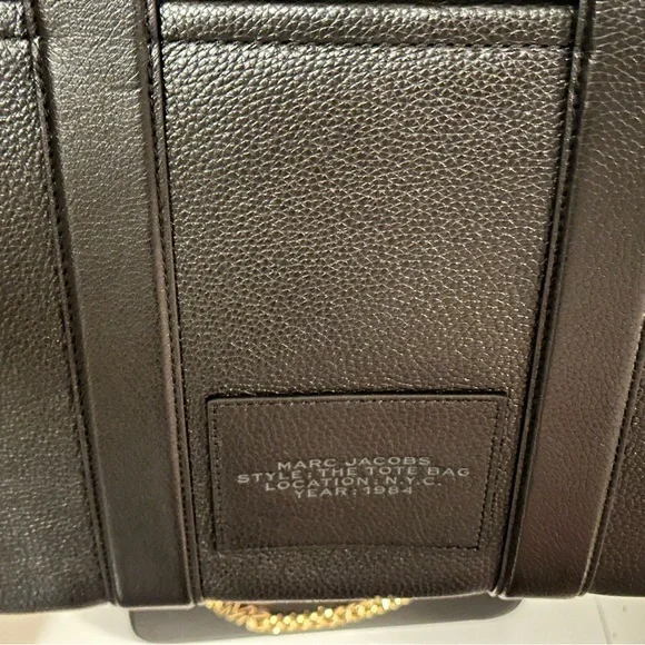 AUTHENTIC BRAND NEW MARC JACOBS
Black 'The Leather Medium' Tote - Picture 4 of 6